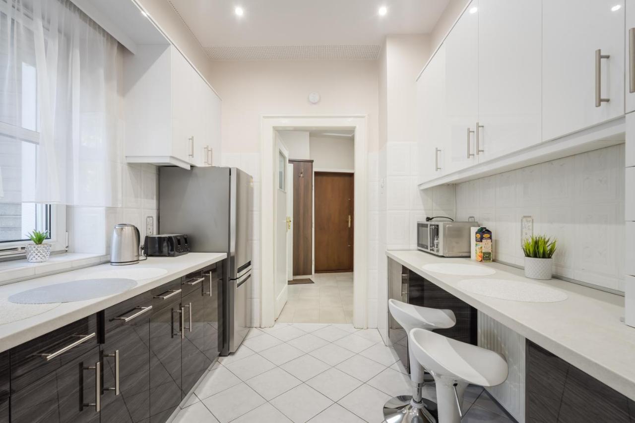 Bpr Ethereal Panoramic Suite With A/C & Balcony Budapest Exterior photo